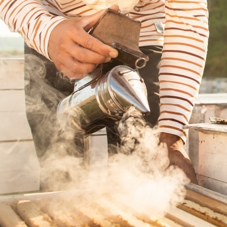 BEEKEEPING-TOOLS